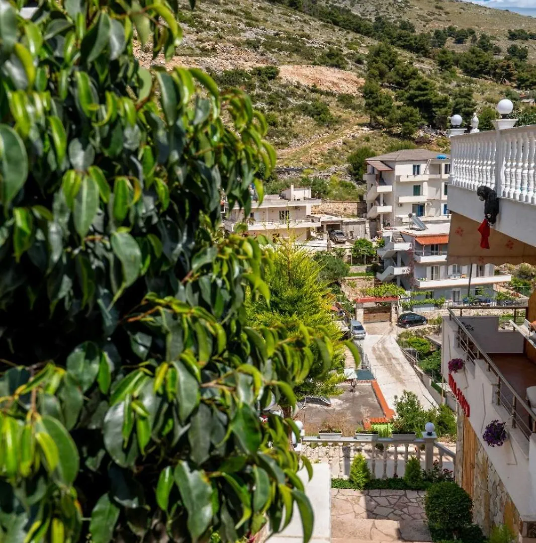 Vila Basho Sarandë