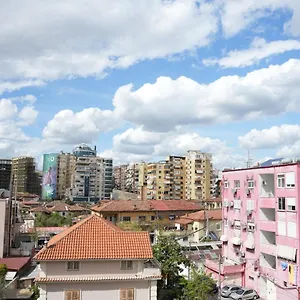 ogis-central-tirana.hotels-in-tirana.com/